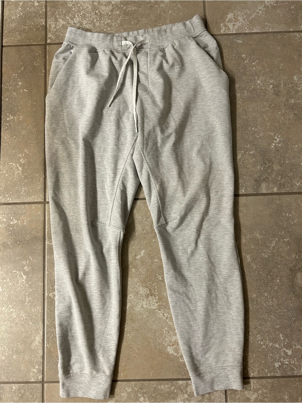 lululemon athletica Men's Light Gray Jogger Sweatpants (B1)